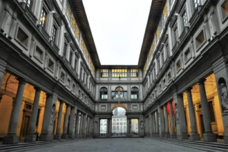 Uffizi Gallery And Vasarian Corridor