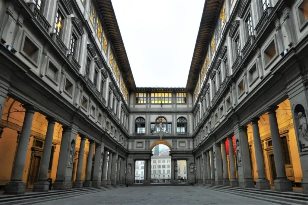 Uffizi Gallery And Vasarian Corridor