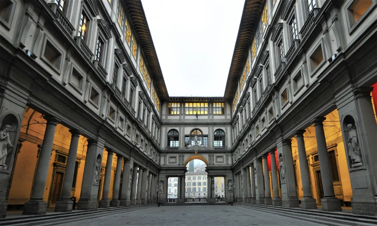 Uffizi Gallery And Vasarian Corridor